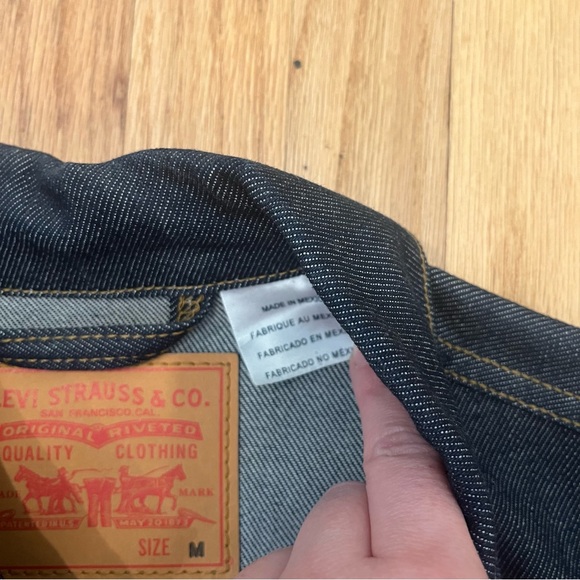 NWOT Levi's Dark Indigo Denim Trucker Jacket Size M - Picture 2 of 7